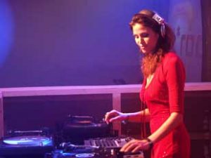 DJ Nathalie aka DJ Eno-C female dj - vrouwelijke dj